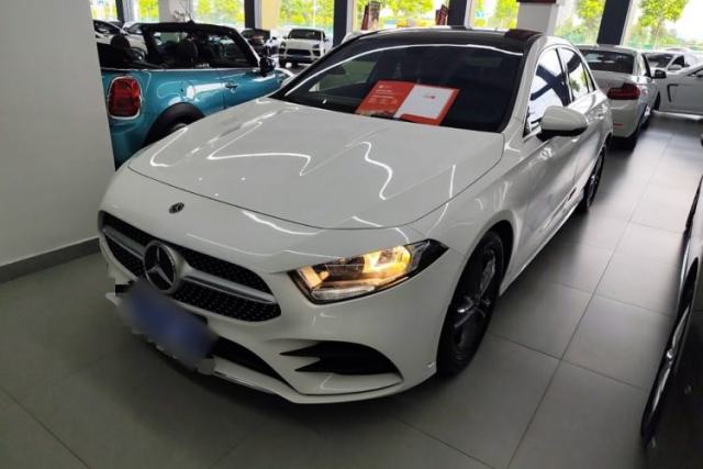 Ojetý Mercedes-Benz A-Class 2022 Restyled A 180 L Sport Sedan