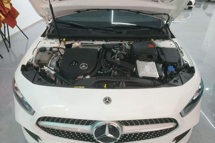 Used Mercedes-Benz A-Class 2022 Revised Version A 200 L Sport Sedan Fashionable Style Engine Bay