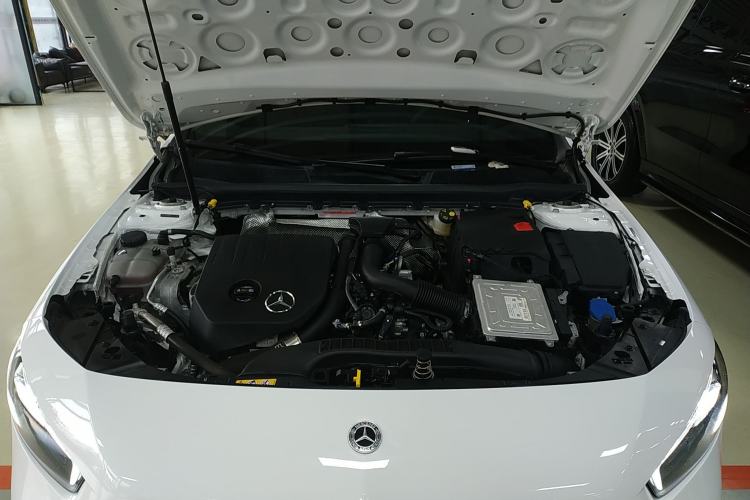 Used Mercedes-Benz A-Class 2022 Revised Version A 200 L Sport Sedan Fashionable Style Engine Bay