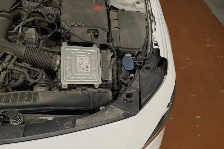 Used Mercedes-Benz A-Class 2022 Second Facelift A 200 L Sport Sedan Fashion Version Engine Bay Left