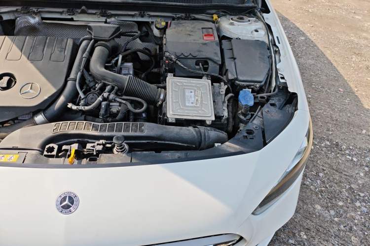 Used Mercedes-Benz A-Class 2022 Revised Version A 200 L Sport Sedan Fashionable Style Engine Bay Left