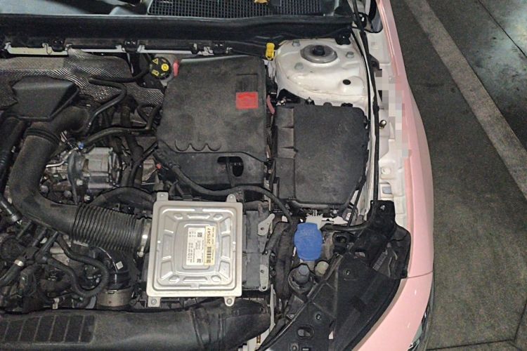 Used Mercedes-Benz A-Class 2022 Second Facelift A 200 L Sport Sedan Fashion Version Engine Bay Left