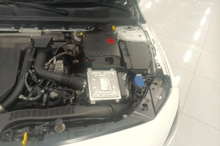 Used Mercedes-Benz A-Class 2022 Revised Version A 200 L Sport Sedan Fashionable Style Engine Bay Left