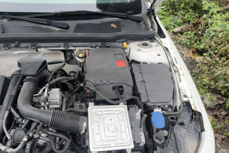 Used Mercedes-Benz A-Class 2022 Revised Version A 200 L Sport Sedan Fashionable Style Engine Bay Left
