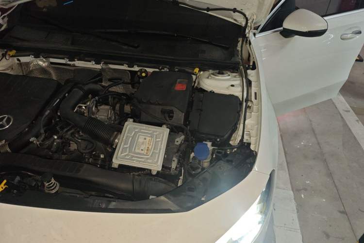 Used Mercedes-Benz A-Class 2022 Second Facelift A 200 L Sport Sedan Fashion Version Engine Bay Left