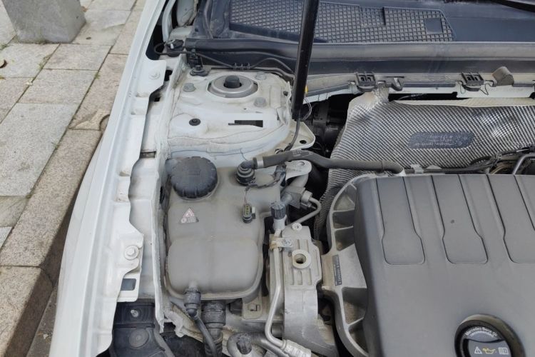 Used Mercedes-Benz A-Class 2022 Revised Version A 200 L Sport Sedan Fashionable Style Engine Bay Right