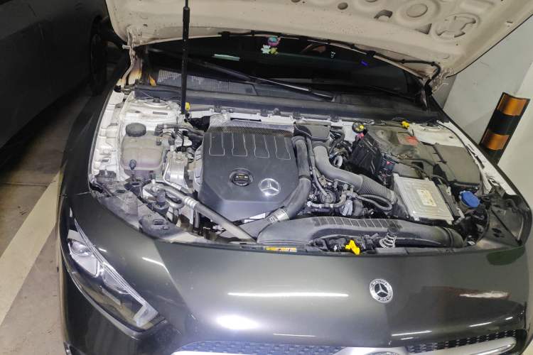 Used Mercedes-Benz A-Class 2022 Revised Version A 200 L Sport Sedan Fashionable Style Engine Bay Right