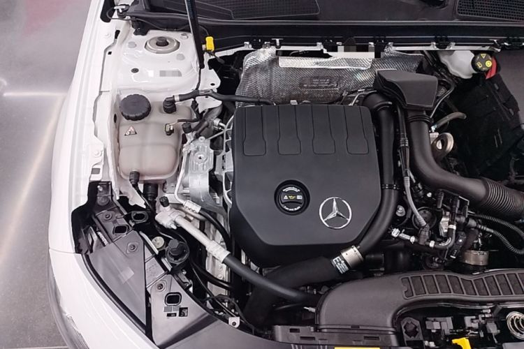 Used Mercedes-Benz A-Class 2022 Revised Version A 200 L Sport Sedan Fashionable Style Engine Bay Right