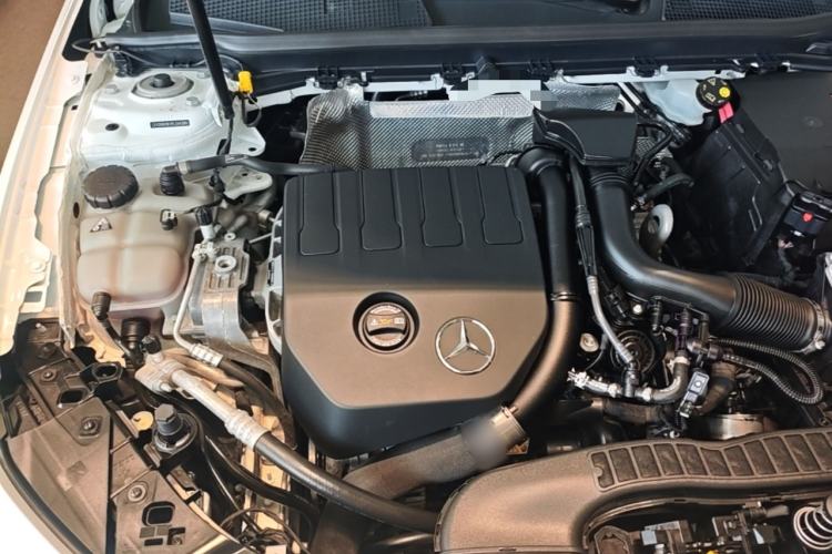 Used Mercedes-Benz A-Class 2022 Revised Version A 200 L Sport Sedan Fashionable Style Engine Bay Right