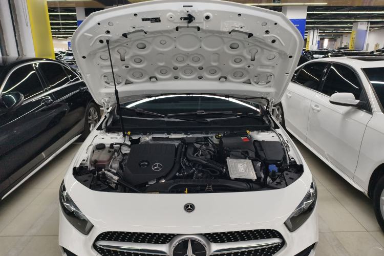Used Mercedes-Benz A-Class 2022 Revised Version A 200 L Sport Sedan Fashionable Style Engine Bay
