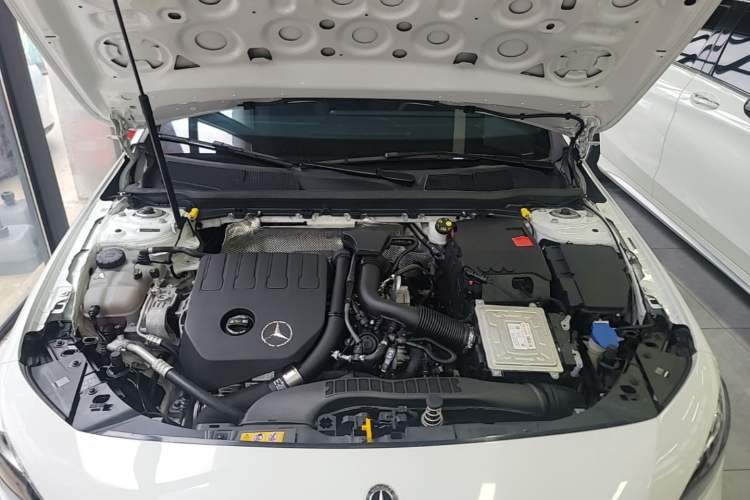Used Mercedes-Benz A-Class 2022 Revised Version A 200 L Sport Sedan Fashionable Style Engine Bay