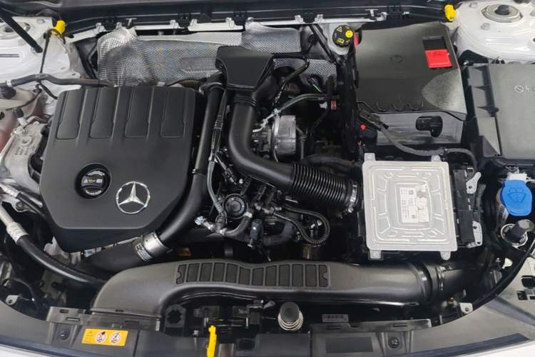 Used Mercedes-Benz A-Class 2022 Revised Version A 200 L Sport Sedan Fashionable Style Engine Bay