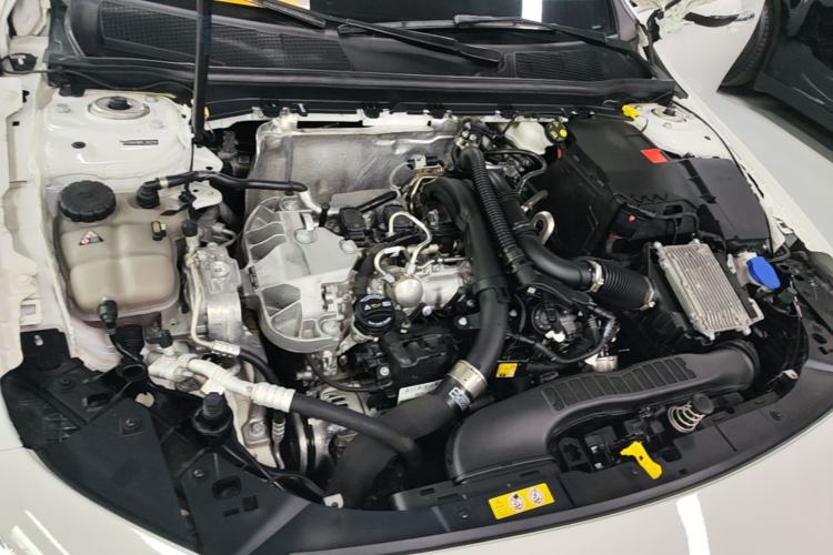 Used Mercedes-Benz A-Class 2022 Revised Version A 200 L Sport Sedan Fashionable Style Engine Bay