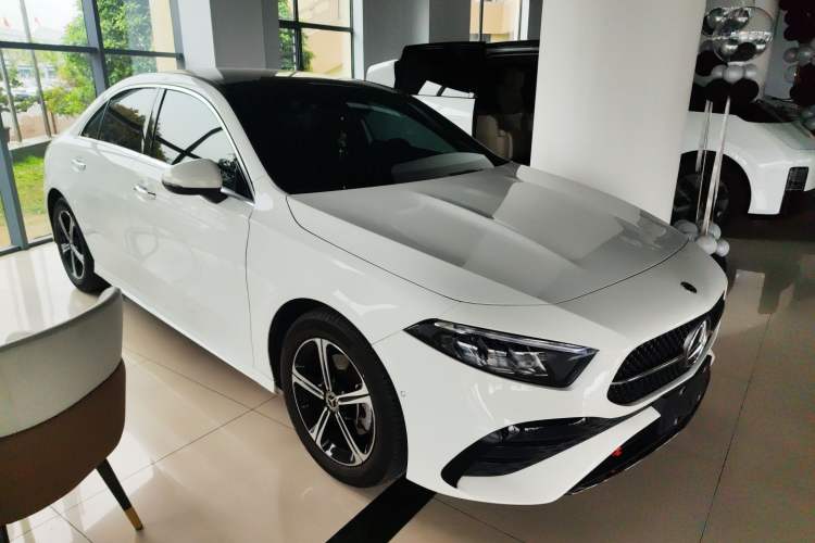 Used Mercedes-Benz A-Class 2022 Revised Version A 200 L Sport Sedan Fashionable Style Exterior 1