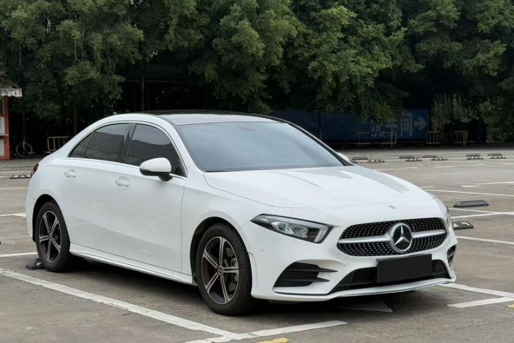 Used Mercedes-Benz A-Class 2022 Revised Version A 200 L Sport Sedan Fashionable Style Exterior 3