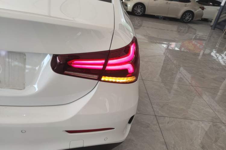 Used Mercedes-Benz A-Class 2022 Revised Version A 200 L Sport Sedan Fashionable Style Exterior 3