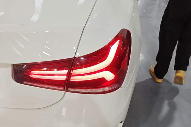 Used Mercedes-Benz A-Class 2022 Revised Version A 200 L Sport Sedan Fashionable Style Exterior 3