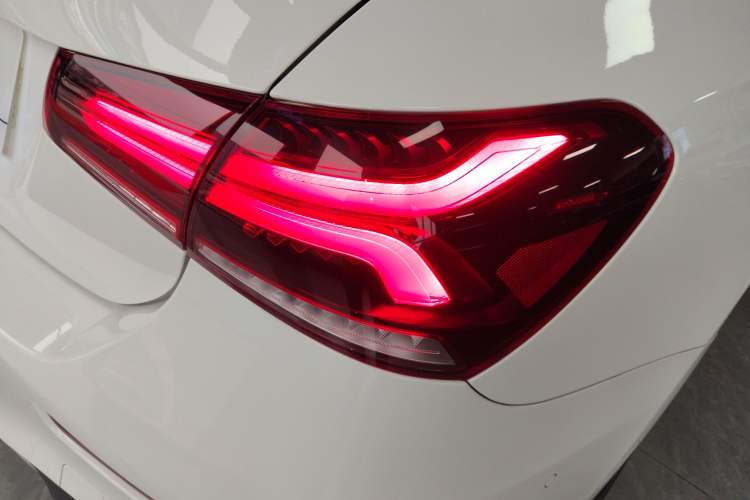 Used Mercedes-Benz A-Class 2022 Revised Version A 200 L Sport Sedan Fashionable Style Exterior 3