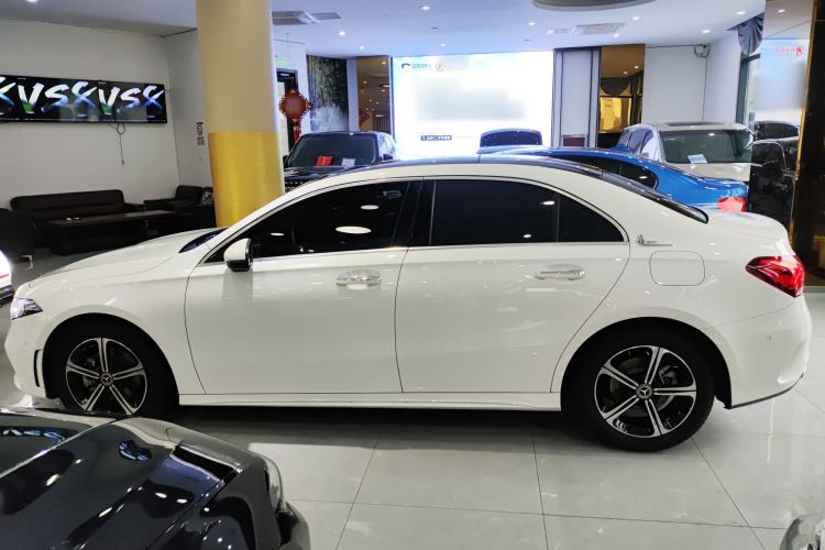 Used Mercedes-Benz A-Class 2022 Revised Version A 200 L Sport Sedan Fashionable Style Exterior 3