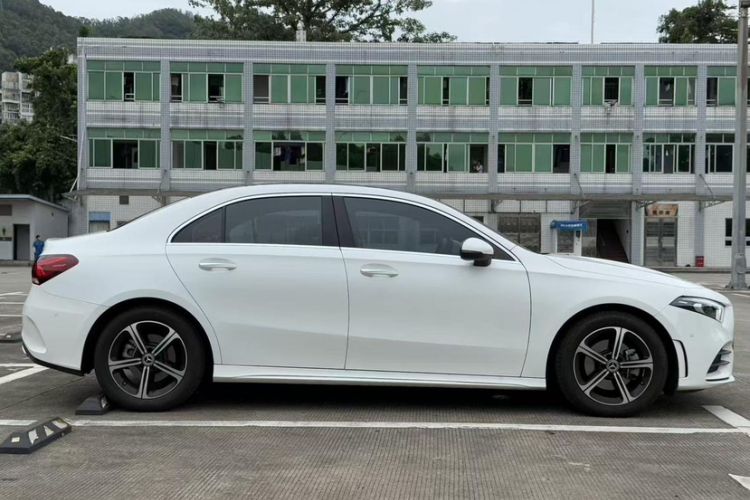 Used Mercedes-Benz A-Class 2022 Revised Version A 200 L Sport Sedan Fashionable Style Exterior 4