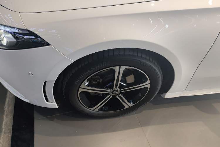 Used Mercedes-Benz A-Class 2022 Revised Version A 200 L Sport Sedan Fashionable Style Exterior 4
