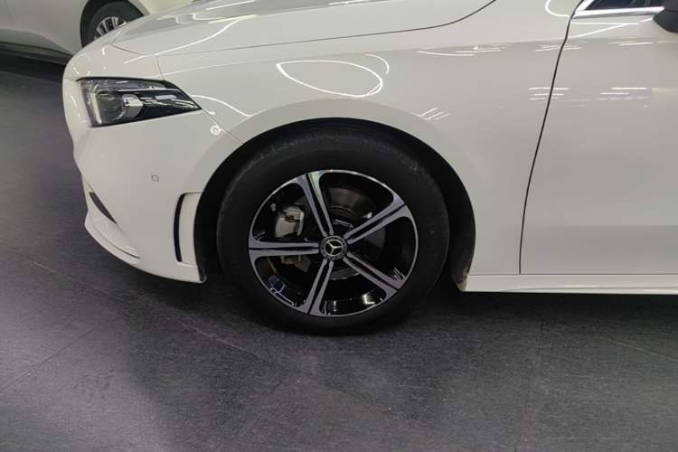 Used Mercedes-Benz A-Class 2022 Second Facelift A 200 L Sport Sedan Fashion Version Exterior 4