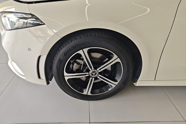 Used Mercedes-Benz A-Class 2022 Revised Version A 200 L Sport Sedan Fashionable Style Exterior 4