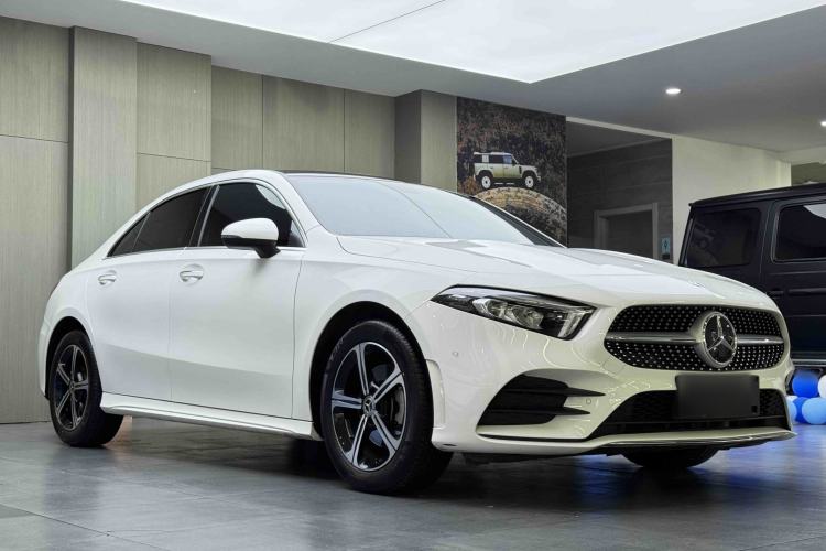 Used Mercedes-Benz A-Class 2022 Revised Version A 200 L Sport Sedan Fashionable Style Exterior 4