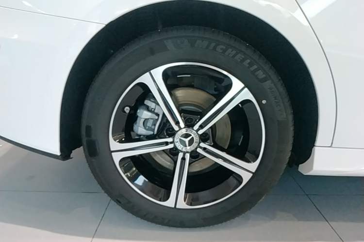 Used Mercedes-Benz A-Class 2022 Second Facelift A 200 L Sport Sedan Fashion Version Exterior 5