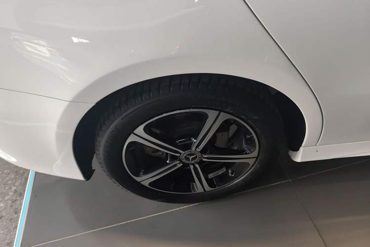 Used Mercedes-Benz A-Class 2022 Revised Version A 200 L Sport Sedan Fashionable Style Exterior 5
