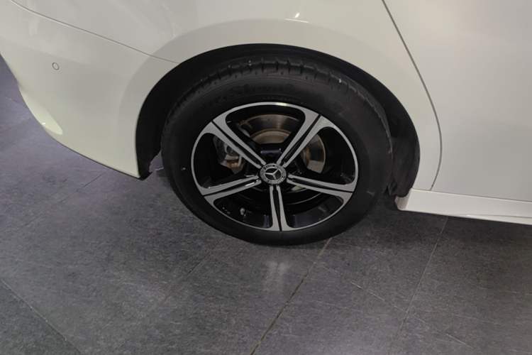 Used Mercedes-Benz A-Class 2022 Second Facelift A 200 L Sport Sedan Fashion Version Exterior 5