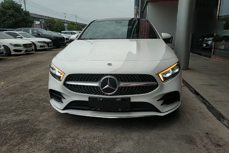 Used Mercedes-Benz A-Class 2022 Revised Version A 200 L Sport Sedan Fashionable Style Front