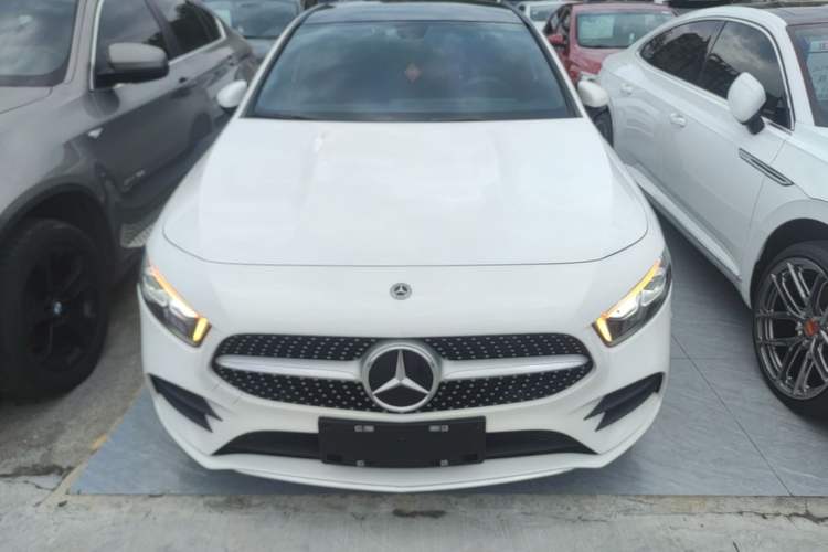 Used Mercedes-Benz A-Class 2022 Revised Version A 200 L Sport Sedan Fashionable Style Front