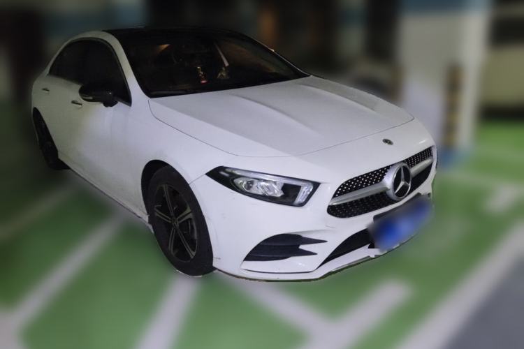 Used Mercedes-Benz A-Class 2022 Revised Version A 200 L Sport Sedan Fashionable Style Front Right 45 Deg