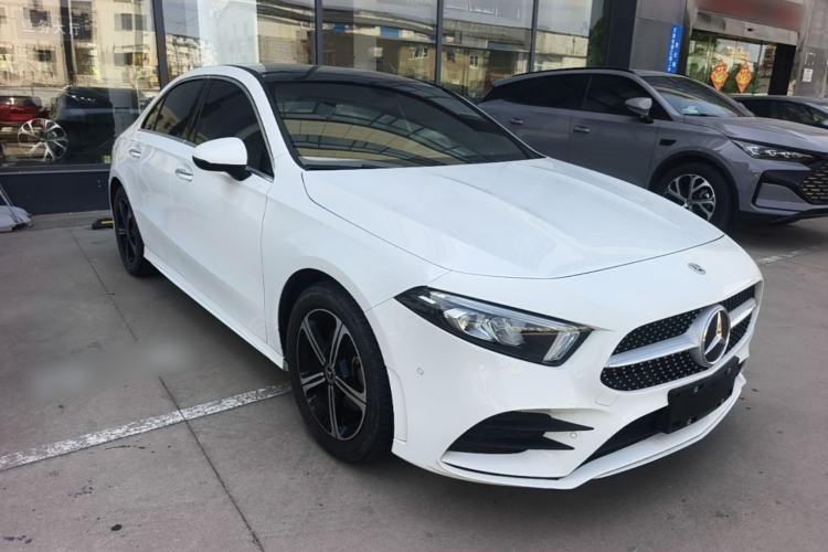 Used Mercedes-Benz A-Class 2022 Revised Version A 200 L Sport Sedan Fashionable Style Front Right 45 Deg