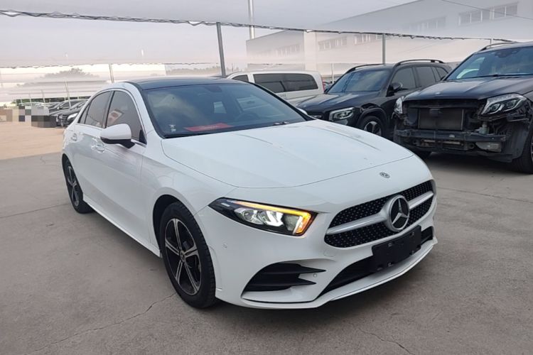 Used Mercedes-Benz A-Class 2022 Revised Version A 200 L Sport Sedan Fashionable Style Front Right 45 Deg