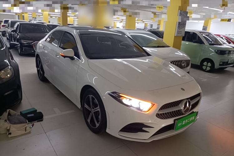 Used Mercedes-Benz A-Class 2022 Revised Version A 200 L Sport Sedan Fashionable Style Front Right 45 Deg