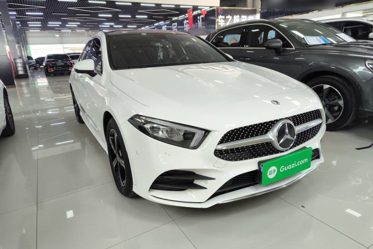 Used Mercedes-Benz A-Class 2022 Revised Version A 200 L Sport Sedan Fashionable Style Front Right 45 Deg