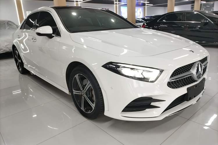 Used Mercedes-Benz A-Class 2022 Second Facelift A 200 L Sport Sedan Fashion Version Front Right 45 Deg