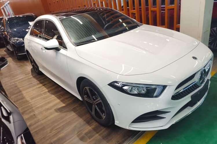 Used Mercedes-Benz A-Class 2022 Revised Version A 200 L Sport Sedan Fashionable Style Front Right 45 Deg