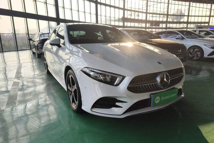 Used Mercedes-Benz A-Class 2022 Revised Version A 200 L Sport Sedan Fashionable Style Front Right 45 Deg