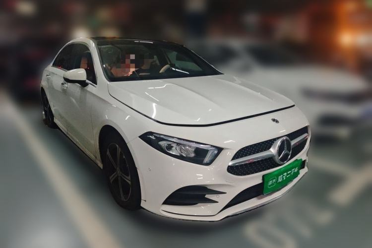 Used Mercedes-Benz A-Class 2022 Revised Version A 200 L Sport Sedan Fashionable Style Front Right 45 Deg
