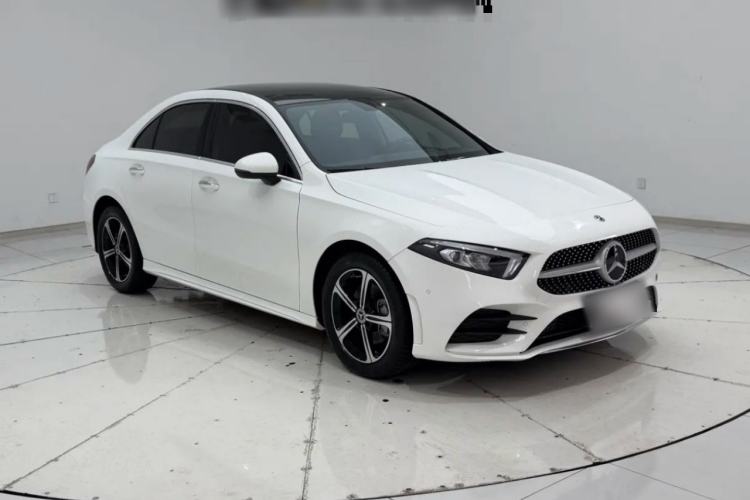 Used Mercedes-Benz A-Class 2022 Revised Version A 200 L Sport Sedan Fashionable Style Front Right 45 Deg