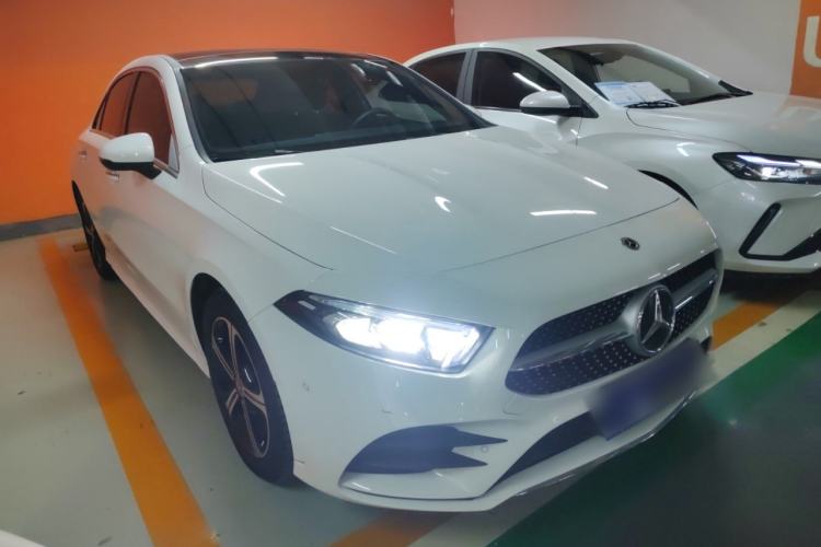 Used Mercedes-Benz A-Class 2022 Revised Version A 200 L Sport Sedan Fashionable Style Front Right 45 Deg