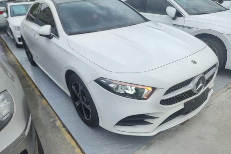 Used Mercedes-Benz A-Class 2022 Revised Version A 200 L Sport Sedan Fashionable Style Front Right 45 Deg