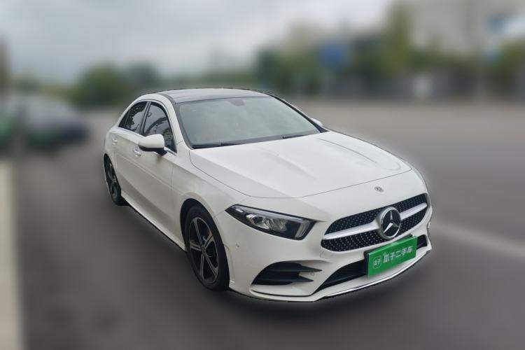 Used Mercedes-Benz A-Class 2022 Revised Version A 200 L Sport Sedan Fashionable Style Front Right 45 Deg