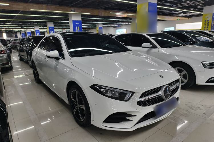 Used Mercedes-Benz A-Class 2022 Revised Version A 200 L Sport Sedan Fashionable Style Front Right 45 Deg