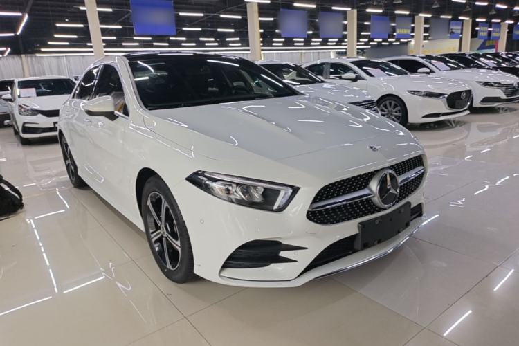 Used Mercedes-Benz A-Class 2022 Revised Version A 200 L Sport Sedan Fashionable Style Front Right 45 Deg