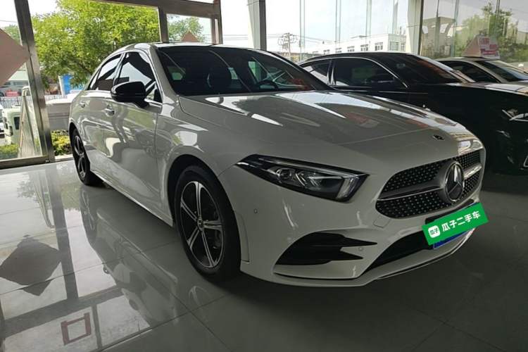 Used Mercedes-Benz A-Class 2022 Revised Version A 200 L Sport Sedan Fashionable Style Front Right 45 Deg
