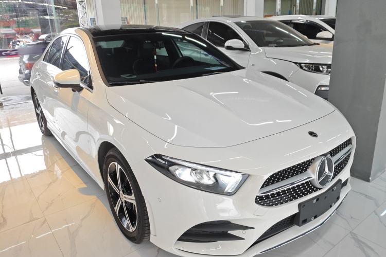 Used Mercedes-Benz A-Class 2022 Revised Version A 200 L Sport Sedan Fashionable Style Front Right 45 Deg